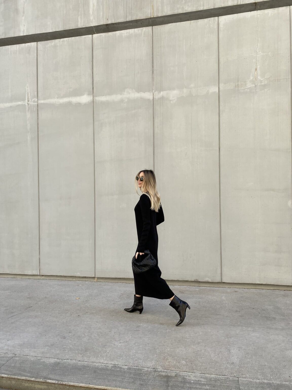 Langes schwarzes Kleid aus Merinowolle