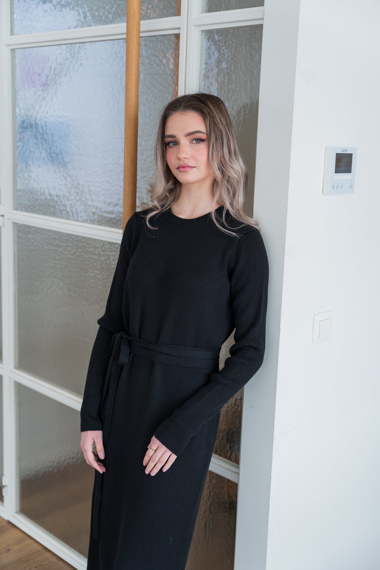 Langes schwarzes Kleid aus Merinowolle