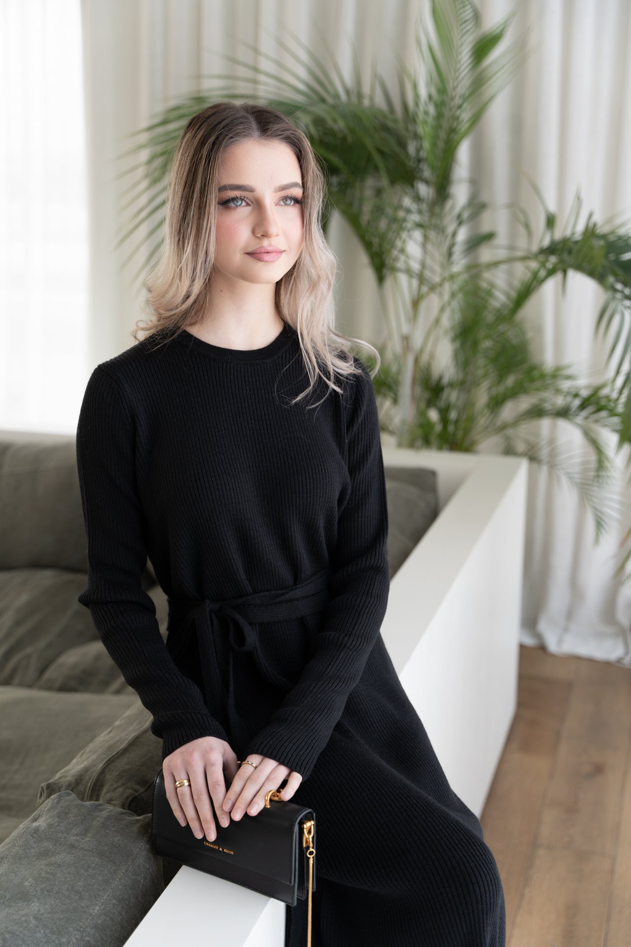 Langes schwarzes Kleid aus Merinowolle