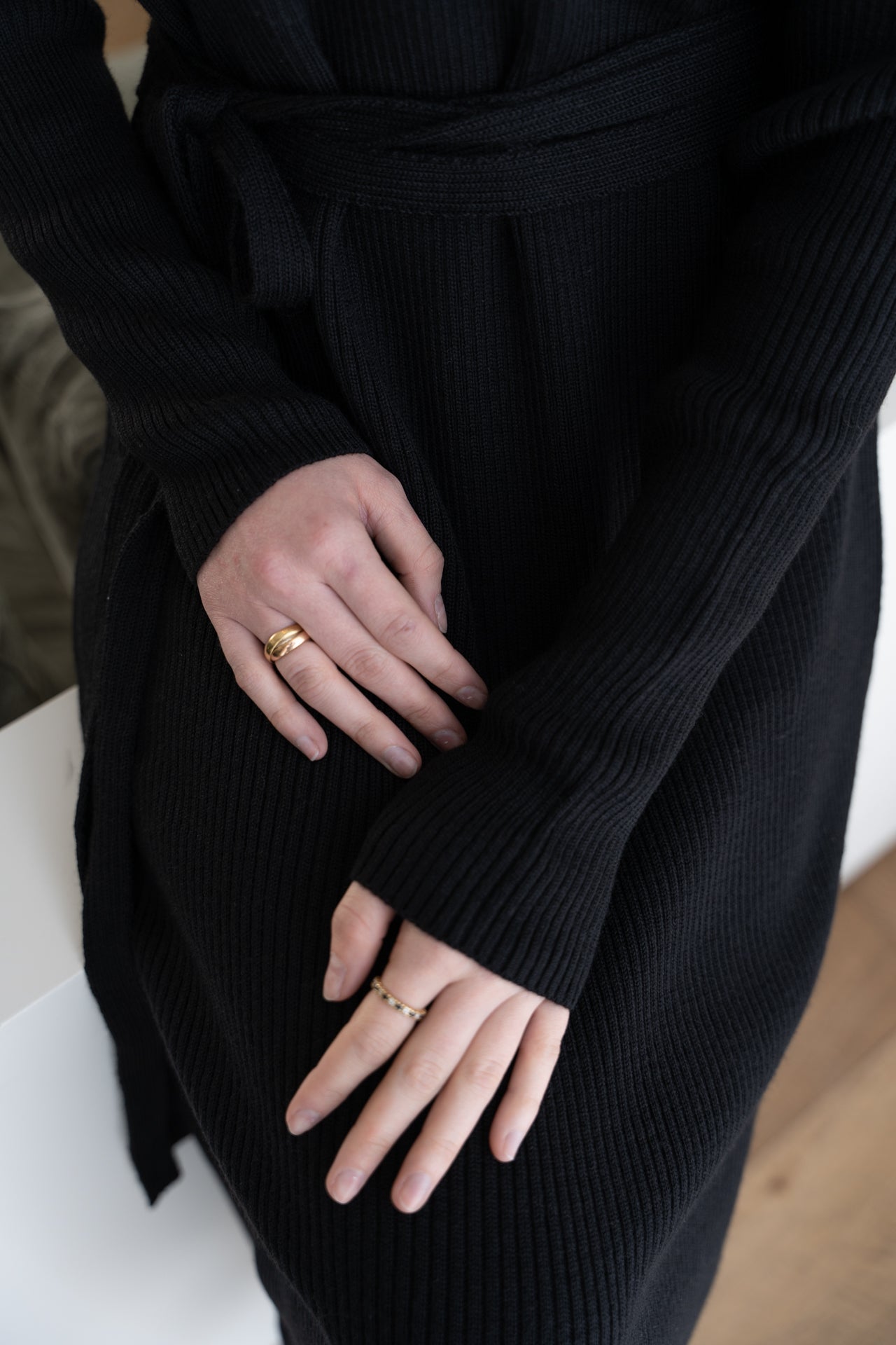 Langes schwarzes Kleid aus Merinowolle