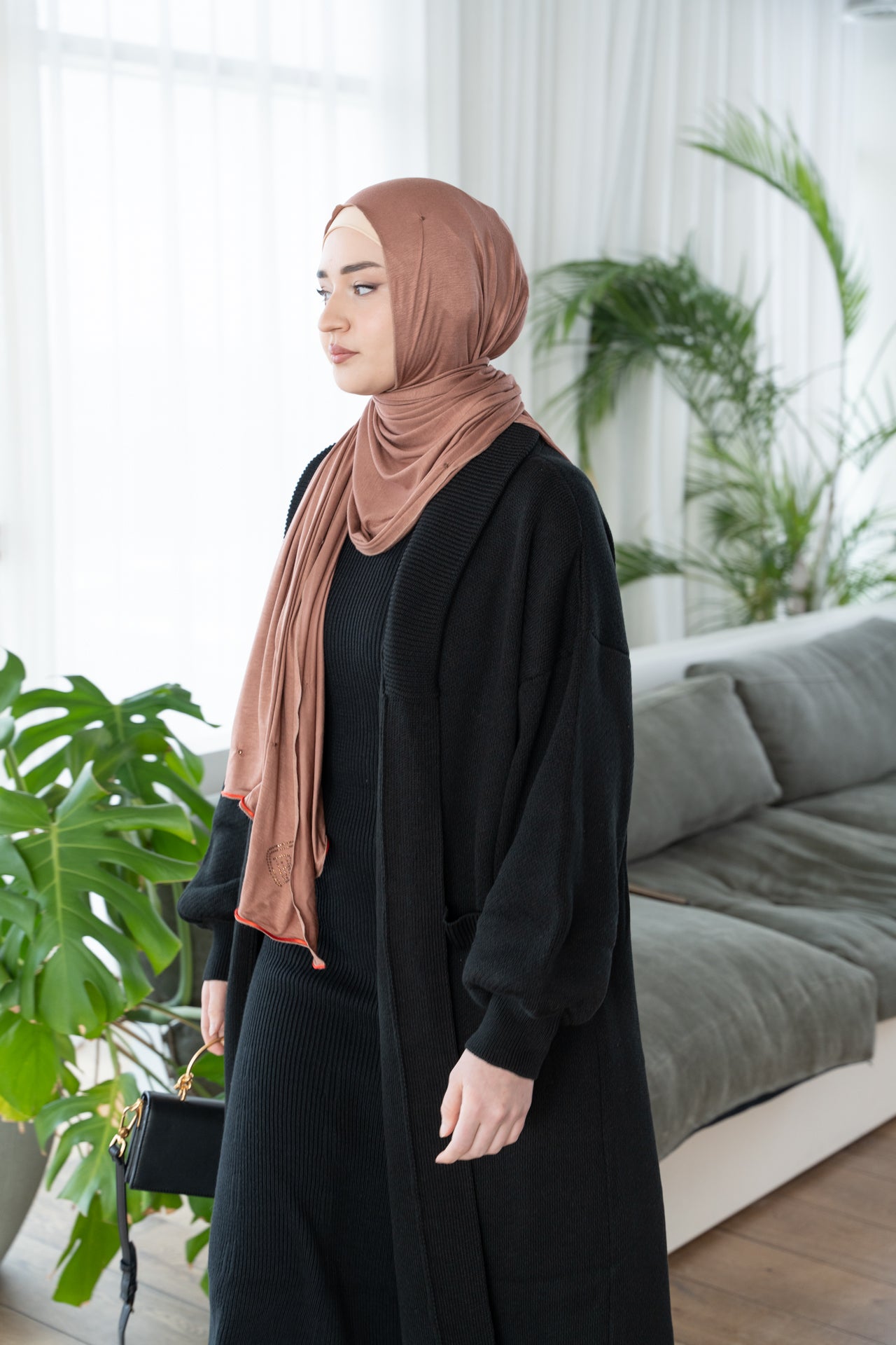 Lange schwarze Strickjacke
